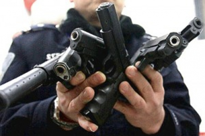 Здача нелегальної зброї в поліцію: стало відомо в яких містах закарпатці несуть найбільше