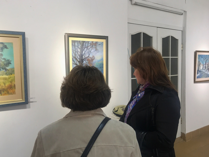 Ніжно, витончено, жіночно: в Ужгороді розпочалась ювілейна виставка Маріанни Мелеш (ФОТО)