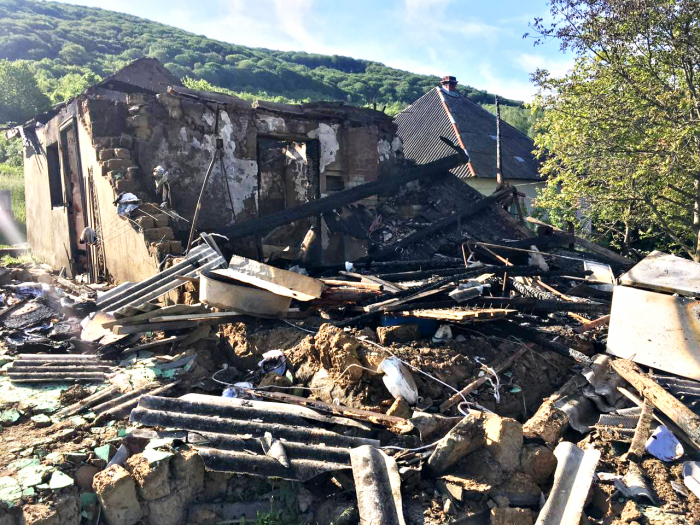 Пожежа в будинку на Перечинщині: вибух пролунав після того, як господар увімкнув у кухні світло (ФОТО)