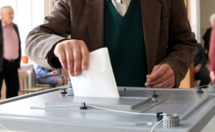 На Тячівщині голова місцевої ДВК незаконно видала бюлетень для голосування. Що тепер буде?