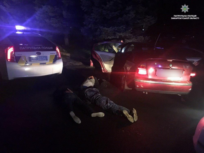 Нічна погоня в Ужгороді: водій-порушник протаранив авто екіпажу поліції
