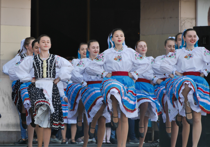 34 танцювальні ансамблі на одній відкритій сцені: в Ужгороді пройшов «Сакура Dance»