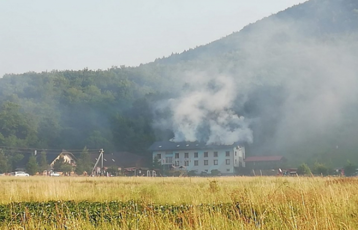 На Великоберезнянщині горить туристичний комплекс "Віссон" – відвідувачів закладу евакуювали
