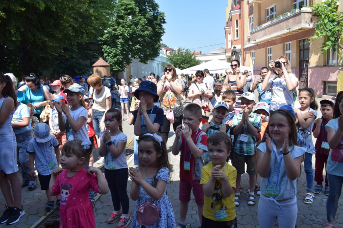 У центрі Ужгорода – свято дитячої радості «Мироліто»! (ФОТО)