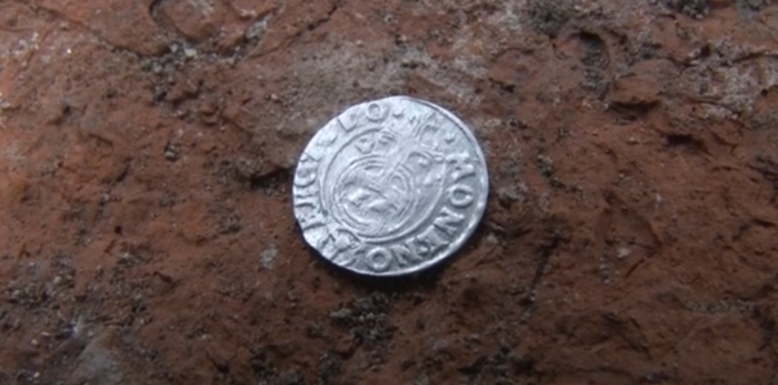 Монету початку 16-го століття знайшли під час розкопок в Ужгородському замку