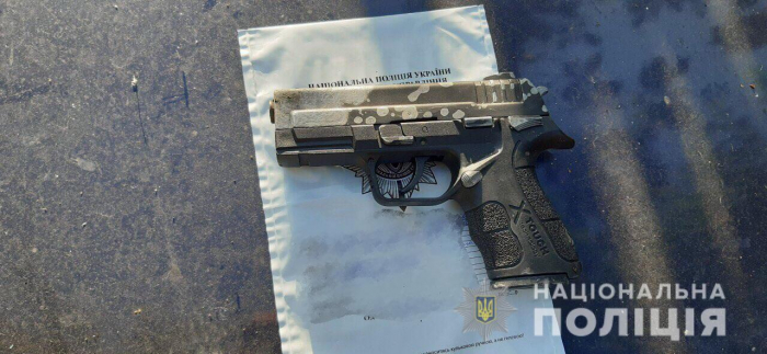 Обшуки поліції на Мукачівщині: у місцевого мешканця вилучено два пістолети