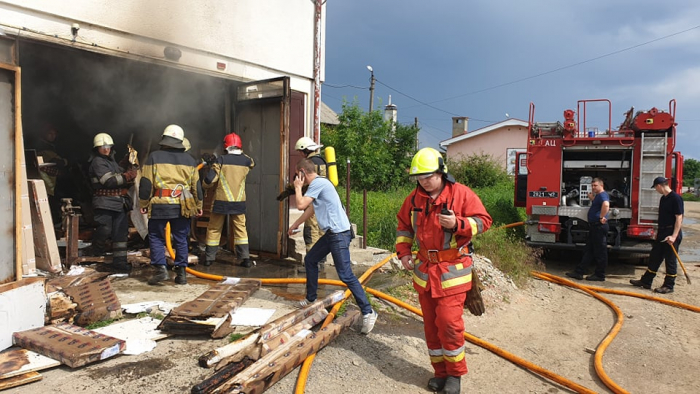 Пожежа в Ужгороді: чи є постраждалі?