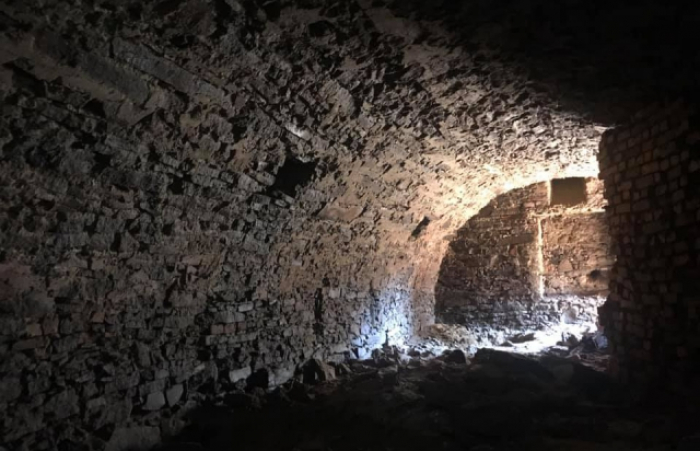 У центрі Ужгорода будівельники знайшли невідомий старовинний підвал