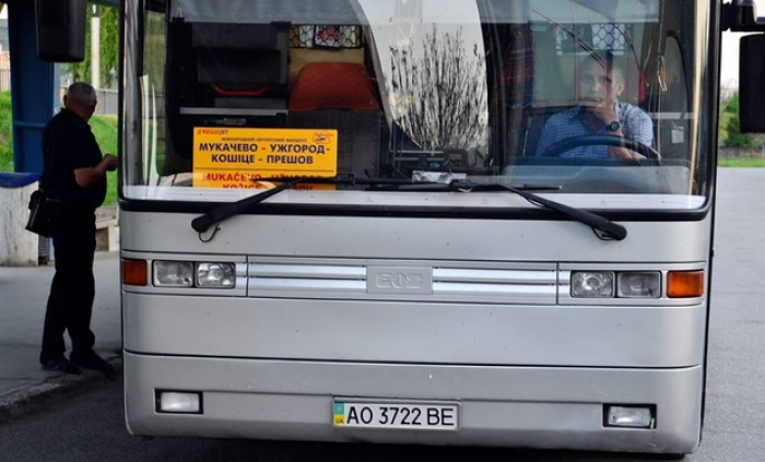 Туристичні та рейсові автобуси на Закарпатській митниці: коли і як слід їхати до ЄС