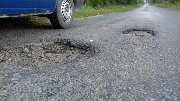 Жителі Іршавщини вимагають відновлення ремонту дороги Іршава-Довге