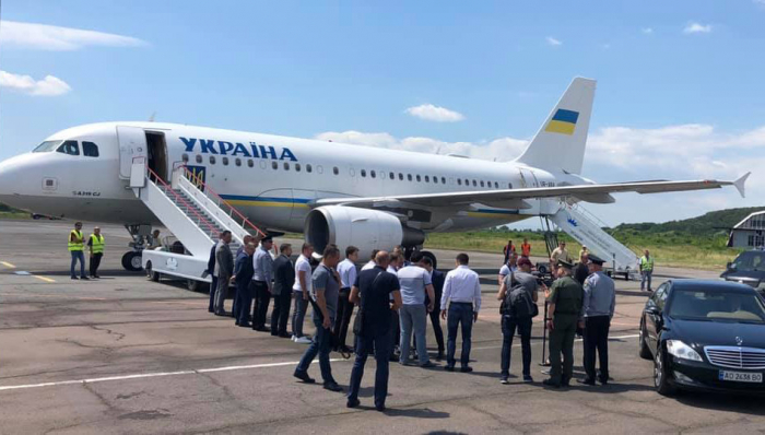 Аеропорт "Ужгород" зміг прийняти президентський авіалайнер Airbus A319 (ФОТОФАКТ)