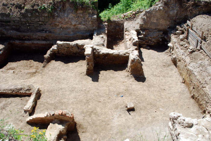 В Ужгородському замку нові знахідки: археологи відкопали непошкоджене поховання
