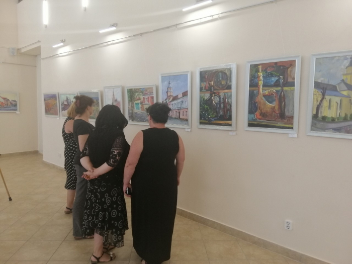 Пейзажі, сакральне мистецтво, вулички, краєвиди: в Ужгороді презентували виставку "Скарби Берегова" 