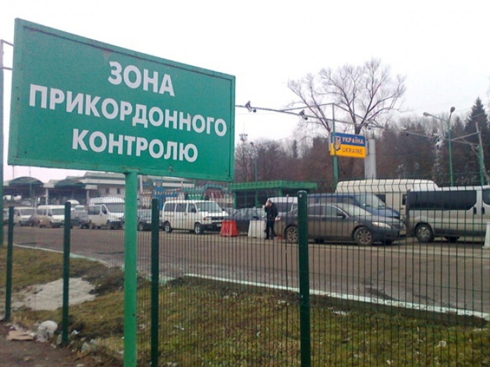 Черги збільшуються і на словацькому напрямі: закарпатці їдуть через КПП "Ужгород" 