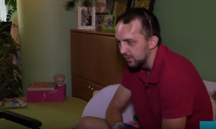 Нарешті вдома: Олександр Костюк, який постраждав в жахливій ДТП в Ужгороді, поспілкувався з журналістами
