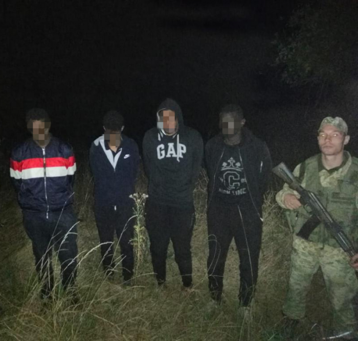 Прикордонники пострілами зупиняли нелегалів на кордоні в Закарпатті