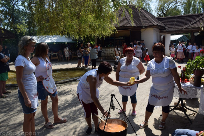 На Берегівщині відбувся угорський фестиваль лечо (ФОТО)