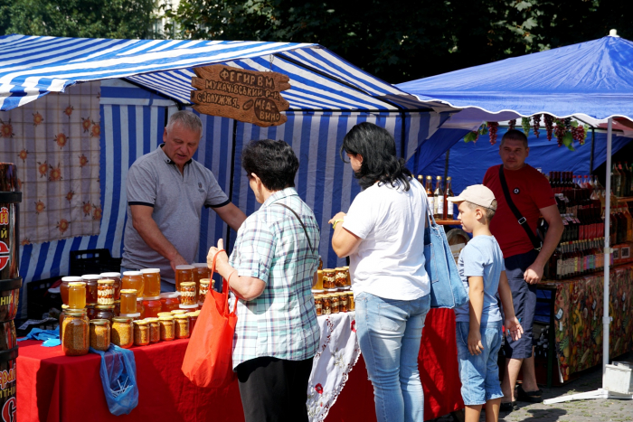 В Ужгороді стартував дев’ятий фестиваль-ярмарок «Медовий Спас»