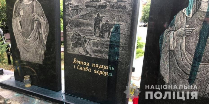 В Ужгороді вандали понищили монумент захисникам України