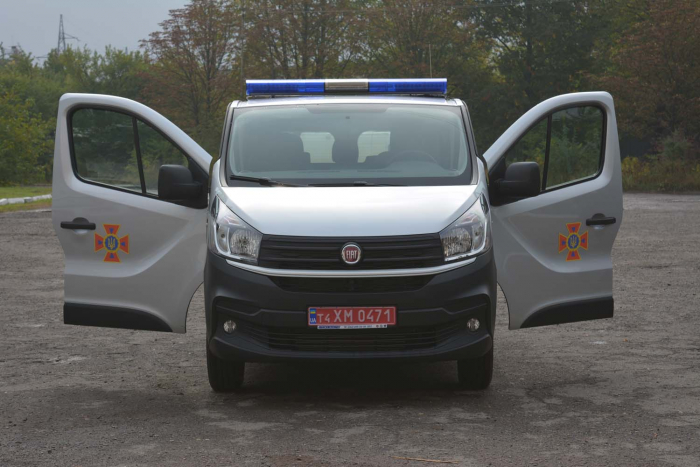 Закарпатські рятувальники похвасталися новим автомобілем (ФОТО)
