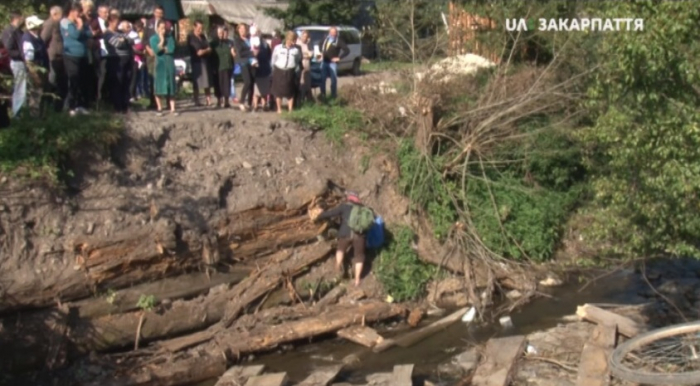 Зруйнований міст у селі Торунь на Міжгірщині відновлять