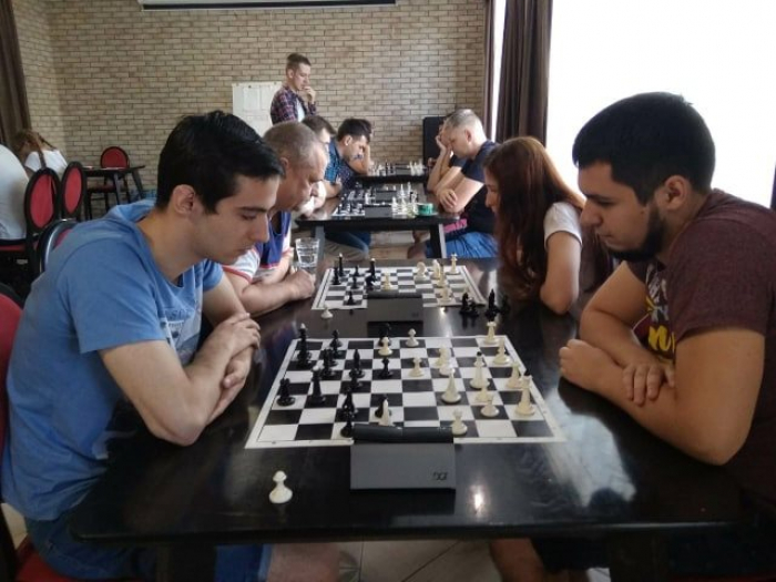 Справжнє шахове дербі пройшло в ужгородському «Емігранді»