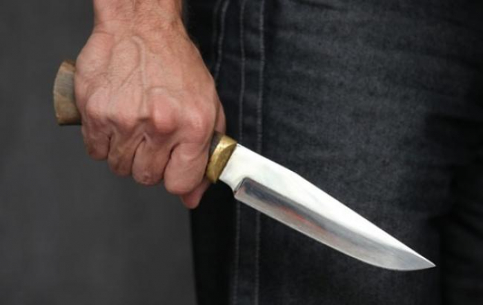 На Берегівщині затримали чоловіка, який намагався ножем заподіяти поліціянтам тілесні ушкодження