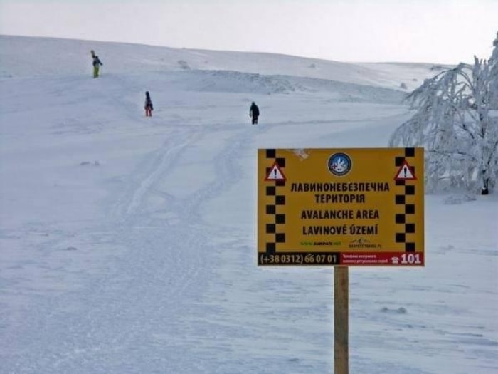 До уваги туристів на Закарпатті: в горах лавинна небезпека!