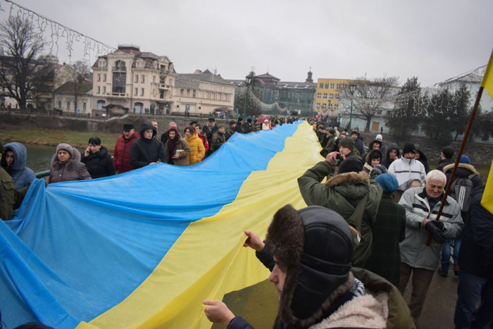У День Соборності України береги Ужа традиційно поєднали 100-метровим державним стягом (ФОТОРЕПОРТАЖ)