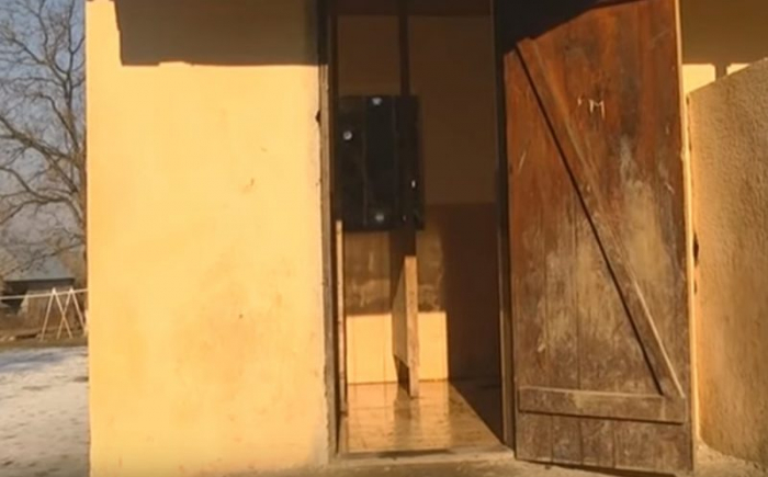 "Золотий" шкільний туалет за 100 000 доларів збудували в Закарпатті, але скористатись ним не можна