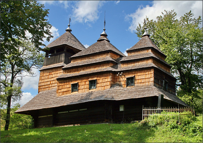 Дерев’яні церкви Карпат покажуть усьому світові: в Ужгороді презентували унікальний проєкт

