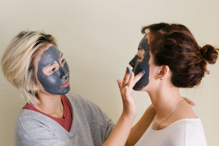Жіноча шпаргалка: як правильно підібрати колір косметичної глини для догляду за шкірою обличчя