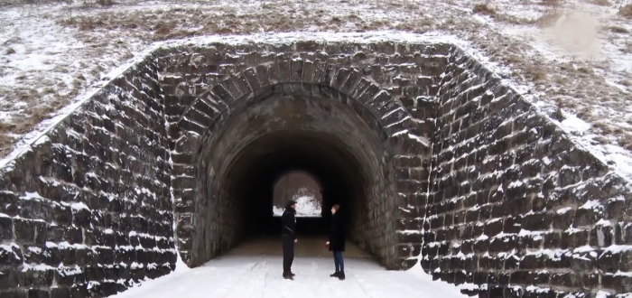 Історія та містика: закинутий залізничний тунель у Волосянці приваблює туристів (ВІДЕО)