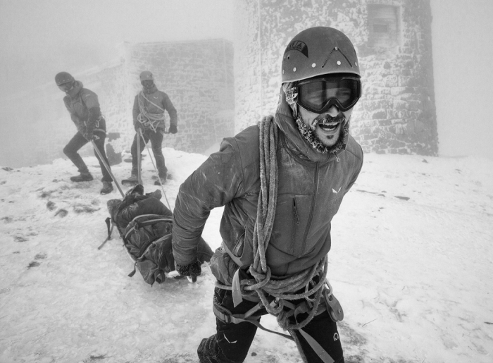Гірський маяк і його герої: закарпатський фотограф провів п'ять днів із рятувальниками  в обсерваторії “Білий Слон”