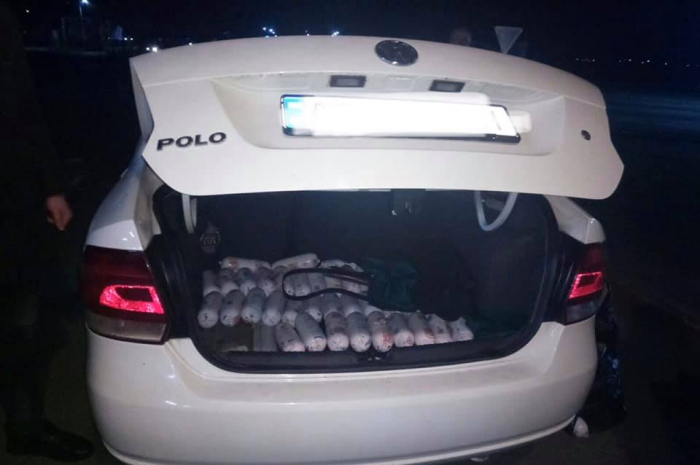 Не довіз: митники вилучили в закарпатця 303 кг ковбаси (ФОТО)