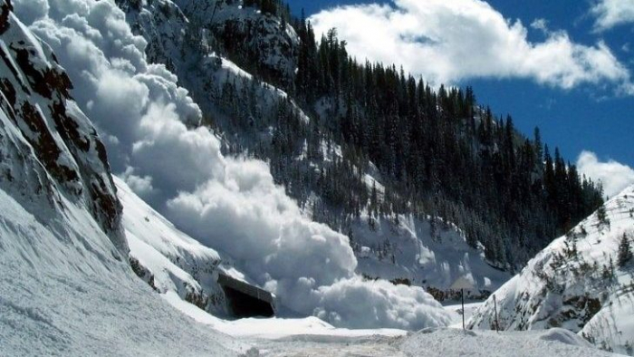 Рятувальники попереджають про високу сніголавинну небезпеку на Закарпатті 