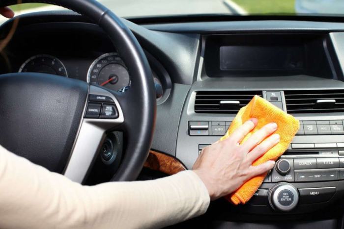 Шпаргалка для водіїв: як правильно очистити та дезінфікувати автомобіль