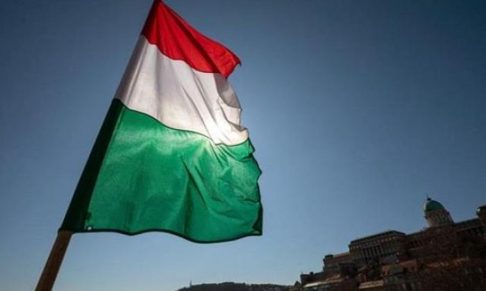 Угорщина закриває кордон та скасовує масові заходи. Офіційно