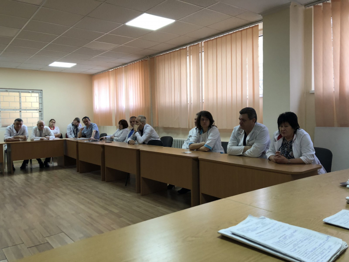 Ужгородських медиків вчили попереджати та протидіяти коронавірусу COVID-19