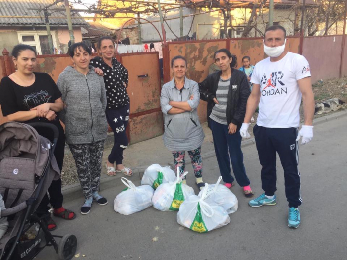 250 продуктових пакетів передали ромським родинам мікрорайону Радванка в Ужгороді 