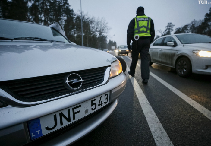 Поблажка для "євробляхерів": під час карантину за невчасно вивезене закордон авто – не штрафуватимуть