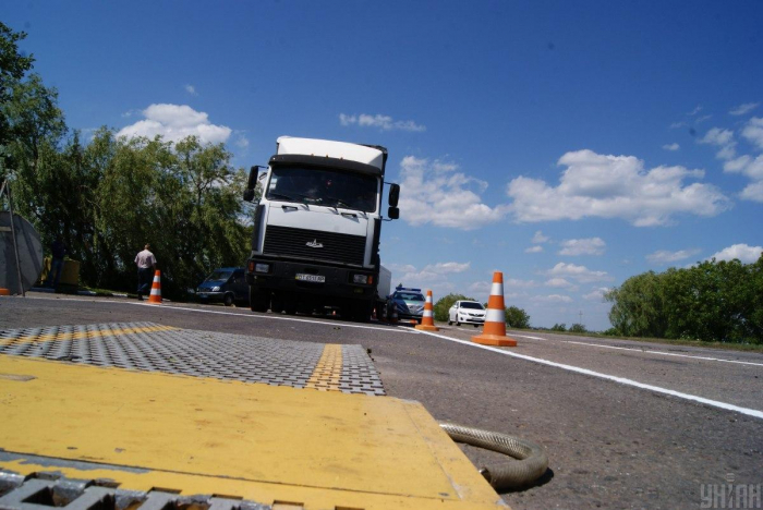 Закарпатці просять Укртрансбезпеки повернути ваговий комплекс: "бо дороги руйнуються"
