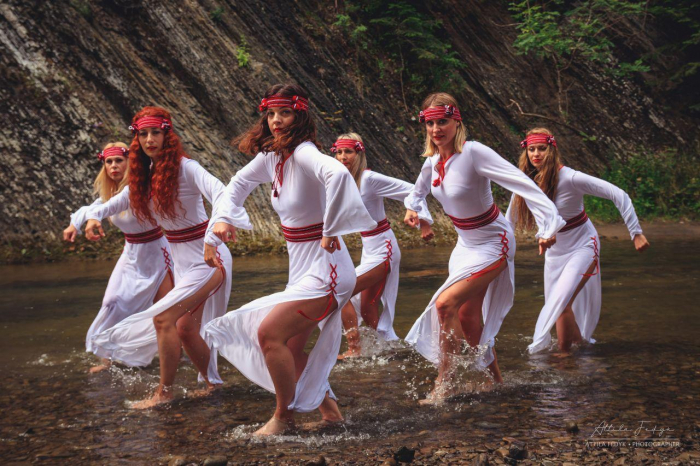 Ужгородці зняли гірське танцювальне відео “BOSORKANI”