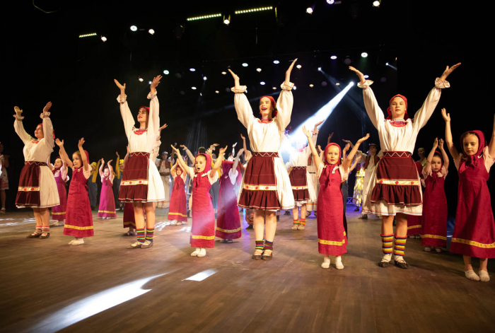 В Ужгороді відбувся ювілейний концерт "Дитячої Академії танцю – Джерельця Карпат" (ФОТОРЕПОРТАЖ)