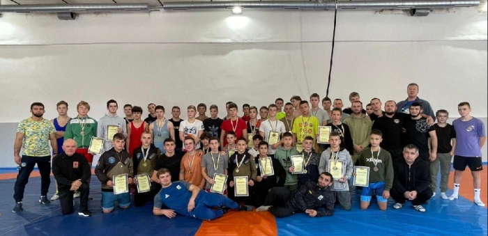 У чемпіонаті Закарпаття з греко-римської боротьби U-16 взяли понад 50 спортсменів