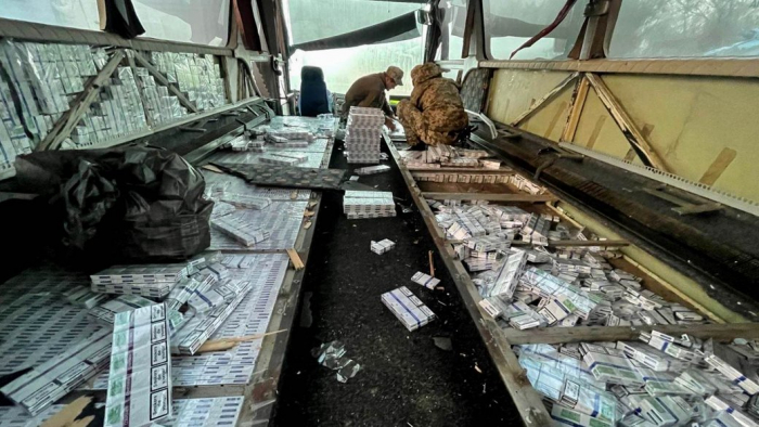 На Закарпатті виявили контрабандні сигарети в туристичному автобусі
