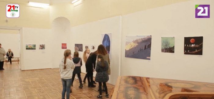 Міжнародну мистецьку виставку робіт турецьких художників на підтримку України відкрили в Ужгороді