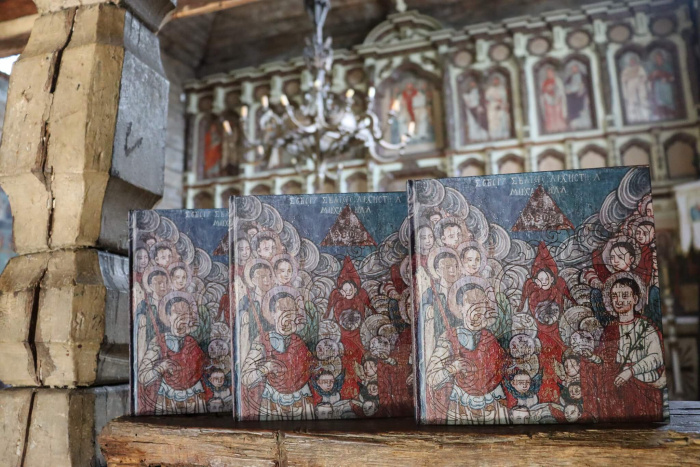 Книгу «Колекція ікон Закарпатського музею народної архітектури та побуту» передали в Лувр
