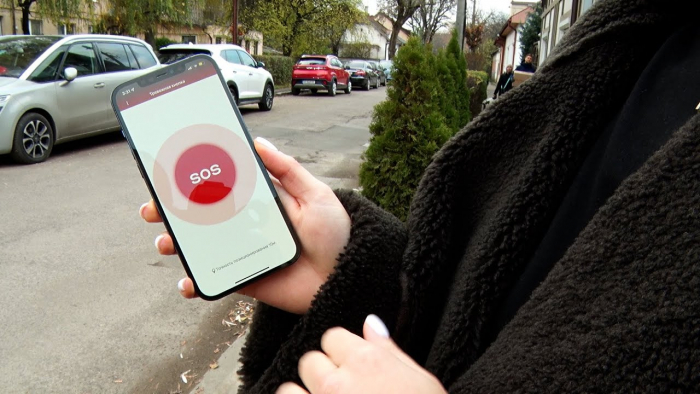 «Мобільна» безпека: як тривожна кнопка в телефоні рятує закарпатців