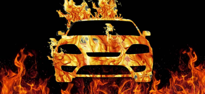 Пожежа на Закапатті: 2 автіки згоріли, 1 – пошкоджена